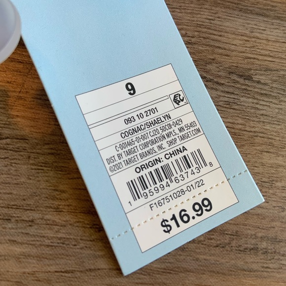 Cat & Jack toddler girls size 9 sandals have a velcro closure. - Picture 5 of 6